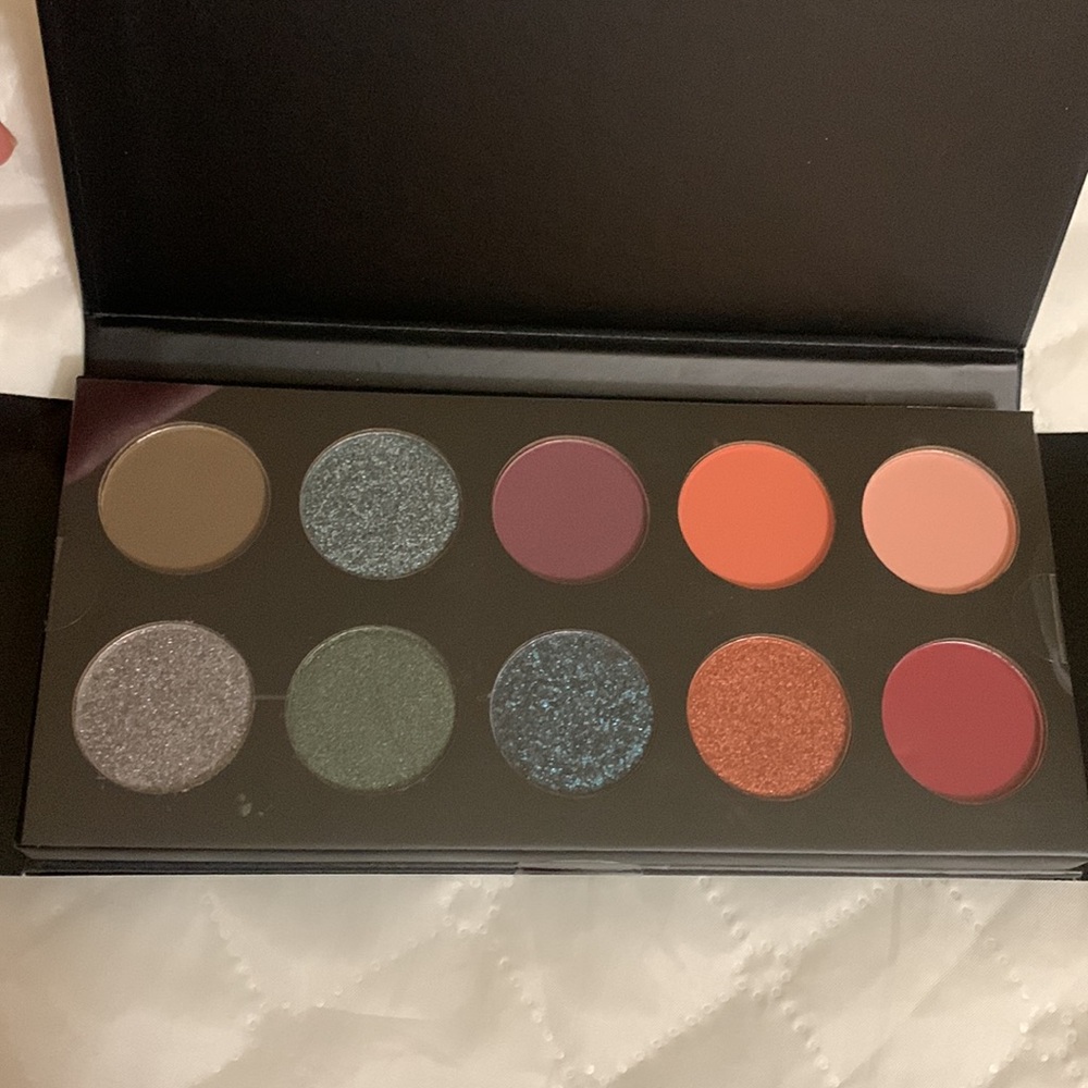 Eyeshadow palette